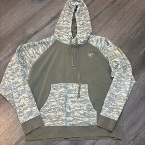 Ariat Camo Pullover Hoodie Sweatshirt Sz Medium Digital Green Patriot Flag